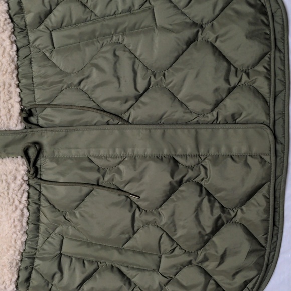Old Navy Sherpa Quilted Hybrid Coat Green Tan Hooded Size Medium - Picture 4 of 8